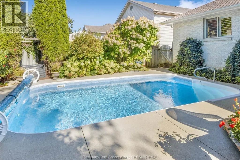 39 WINDFIELD CRESCENT