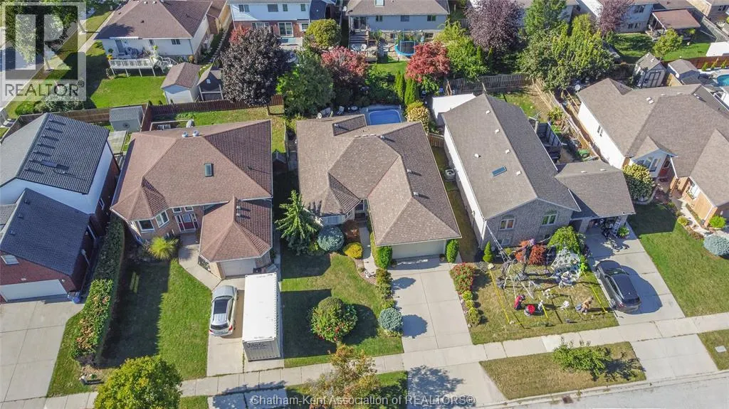 39 WINDFIELD CRESCENT