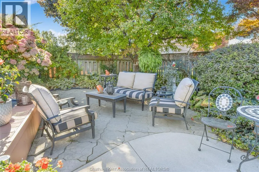 39 WINDFIELD CRESCENT