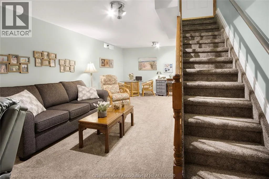 39 WINDFIELD CRESCENT