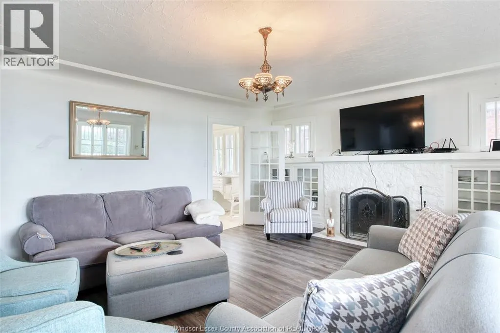 127 LAKEWOOD DRIVE