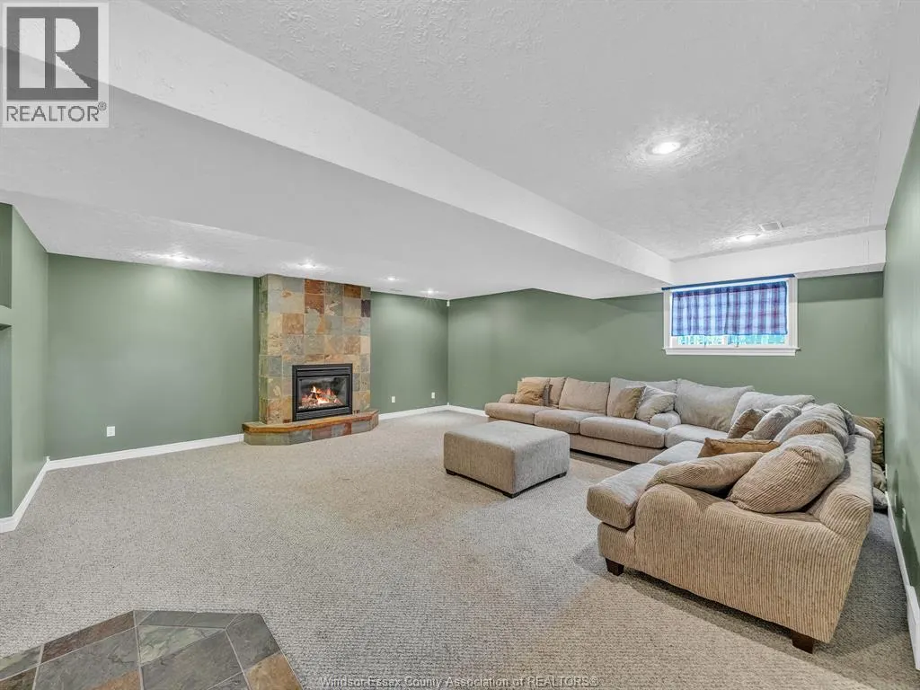 1627 Whitewood