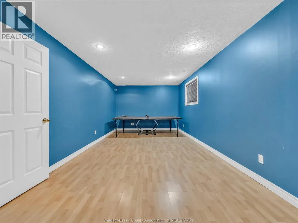 1627 Whitewood