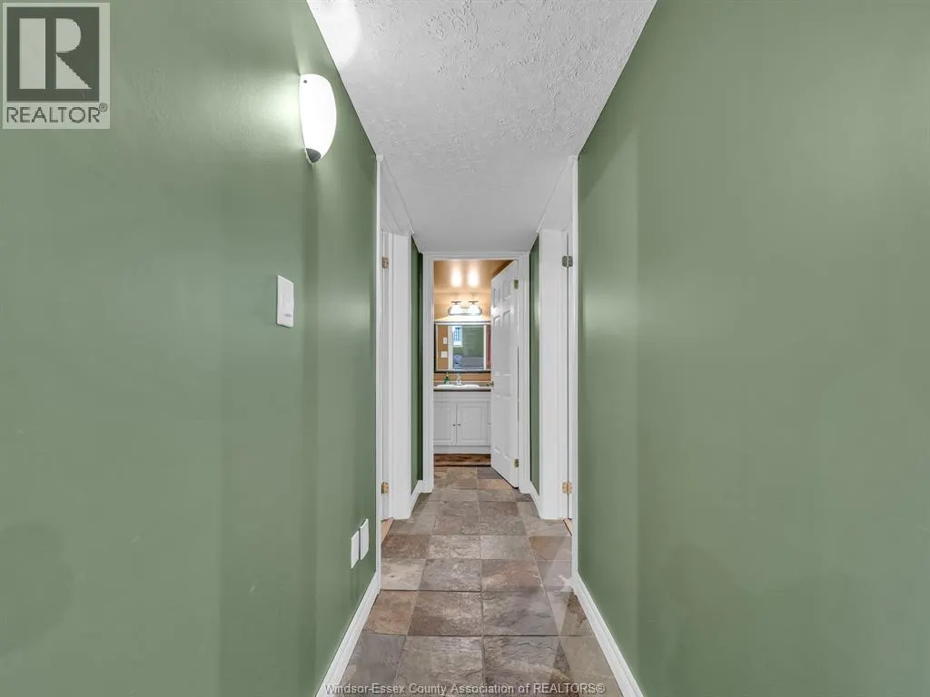 1627 Whitewood