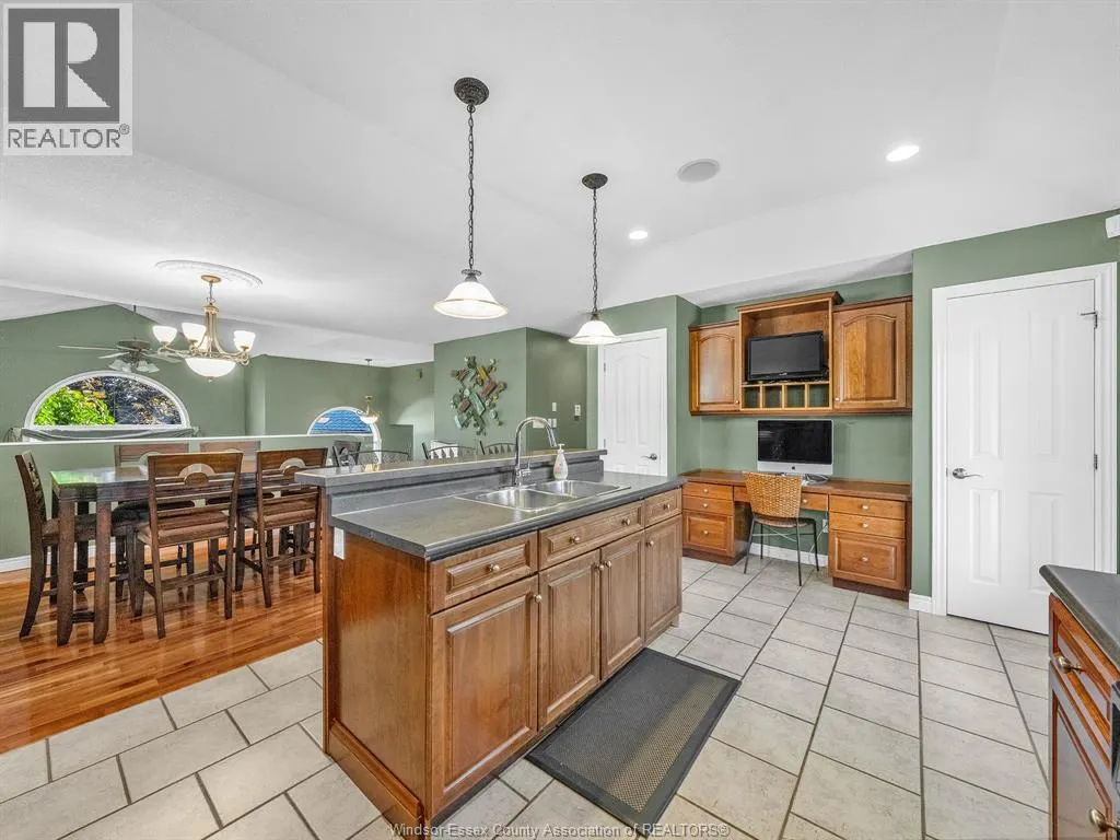 1627 Whitewood