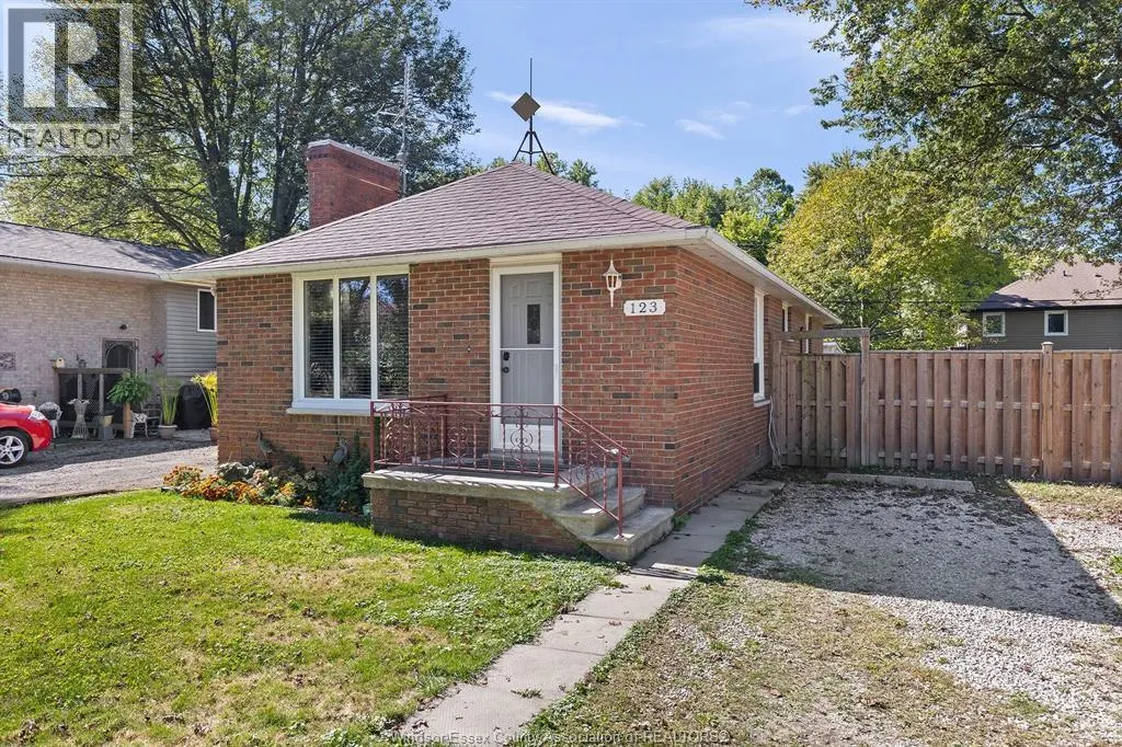 123 CRYSTAL LANE