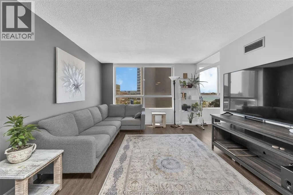 75 RIVERSIDE DRIVE East Unit# 702
