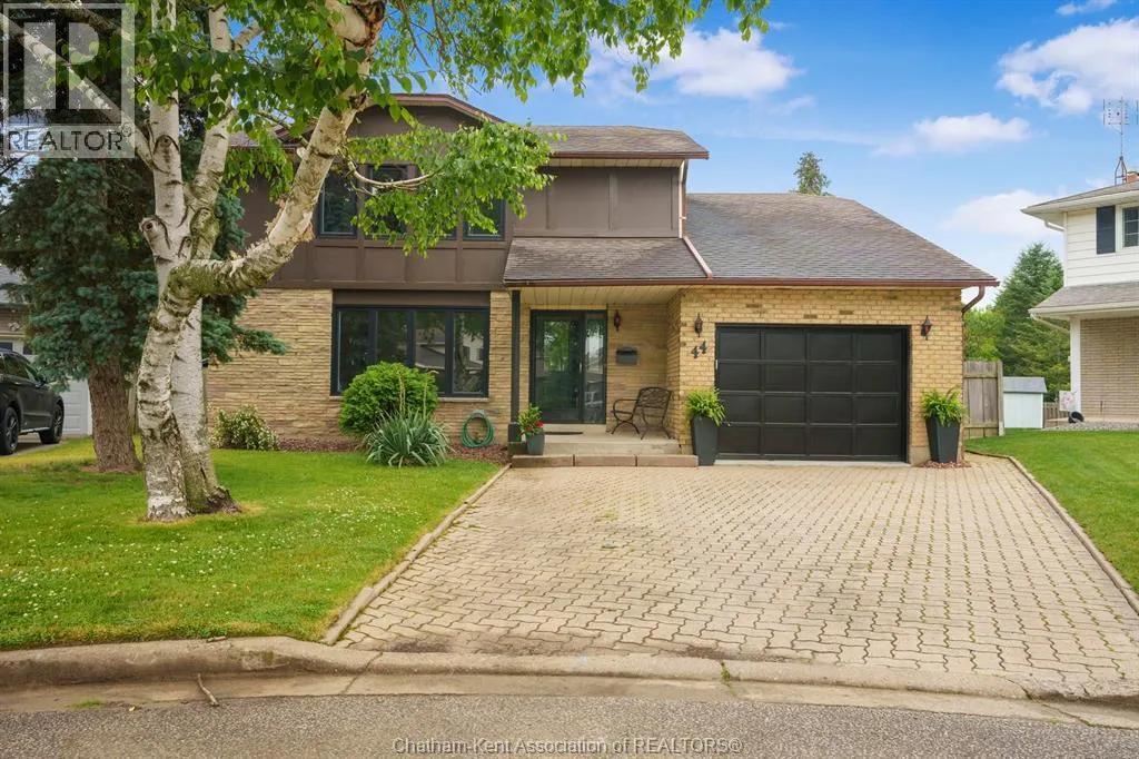 44 Pamela CRESCENT