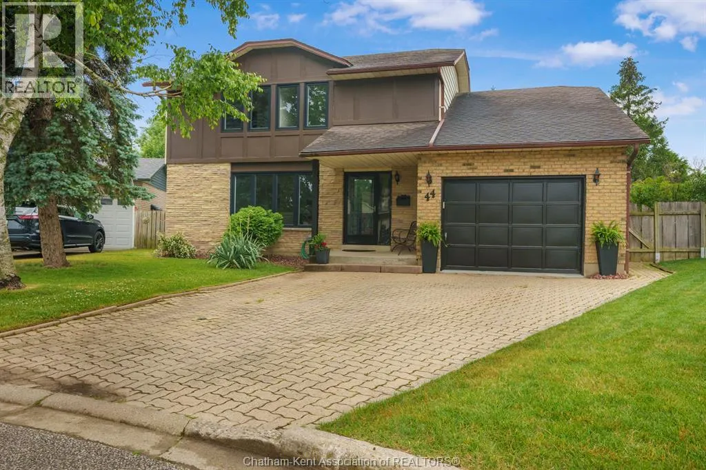 44 Pamela CRESCENT