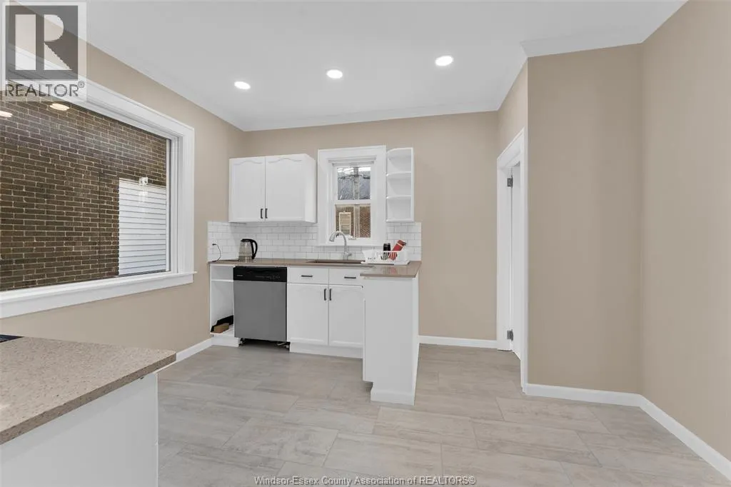 707-715 GILES BOULEVARD East