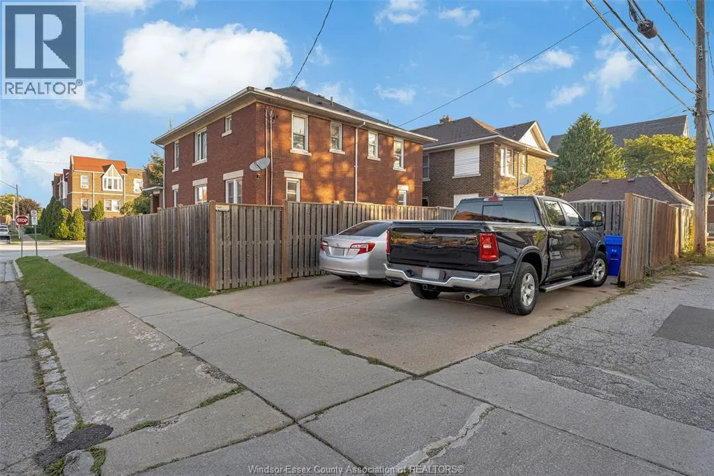 707-715 GILES BOULEVARD East