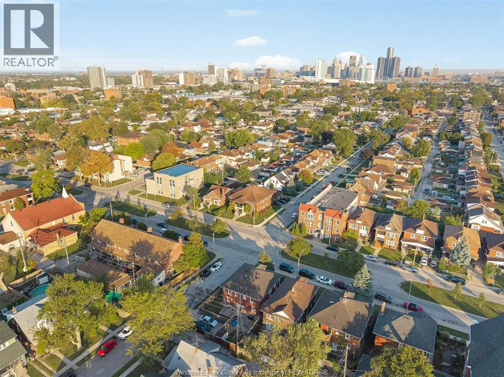 707-715 GILES BOULEVARD East
