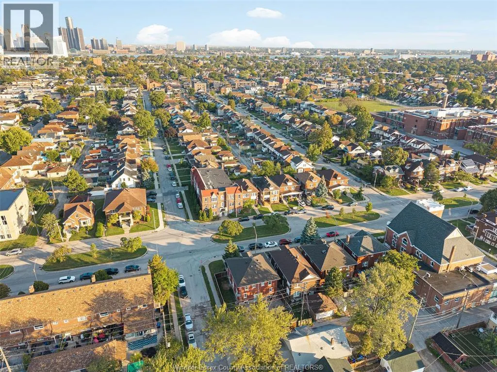 707-715 GILES BOULEVARD East