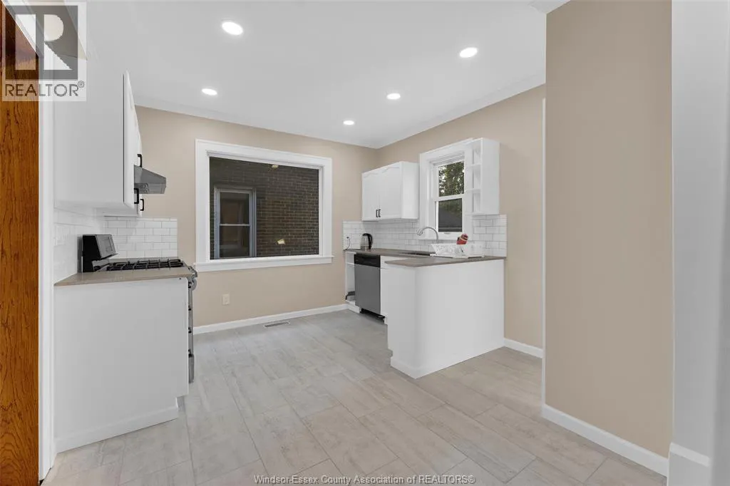 707-715 GILES BOULEVARD East