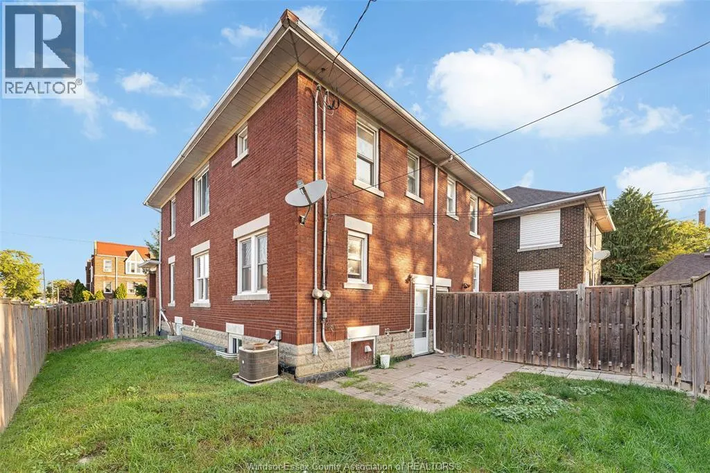 707-715 GILES BOULEVARD East