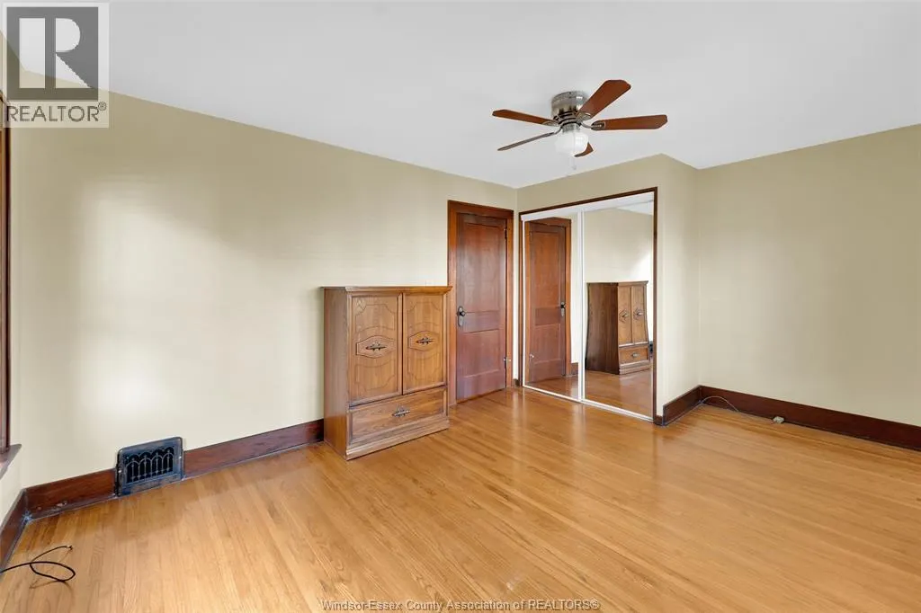 707-715 GILES BOULEVARD East