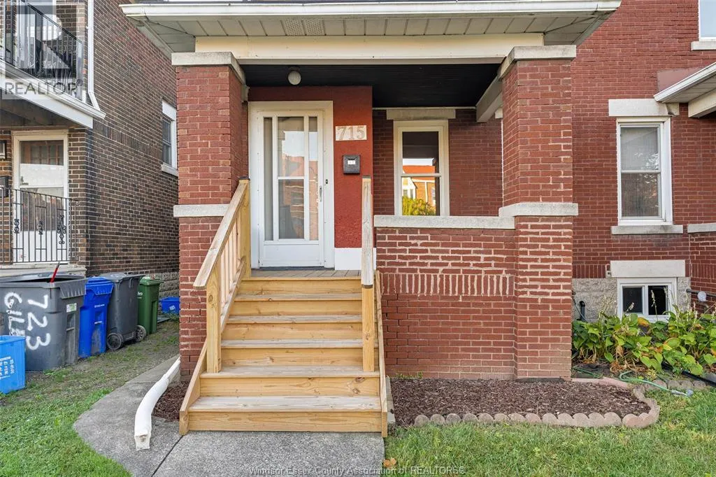 707-715 GILES BOULEVARD East