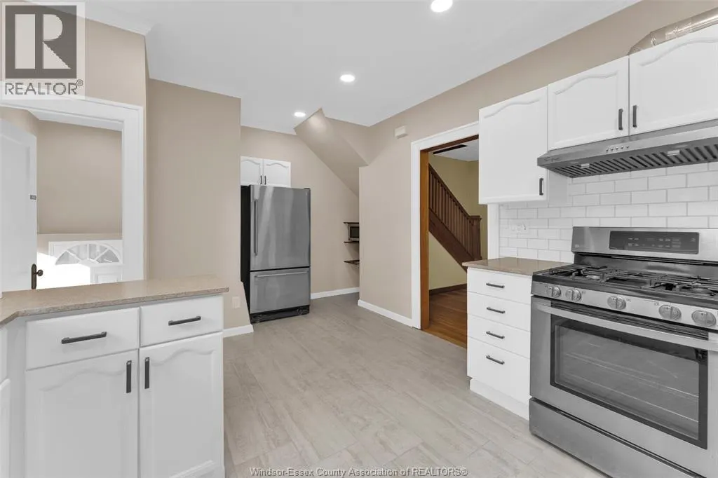 707-715 GILES BOULEVARD East