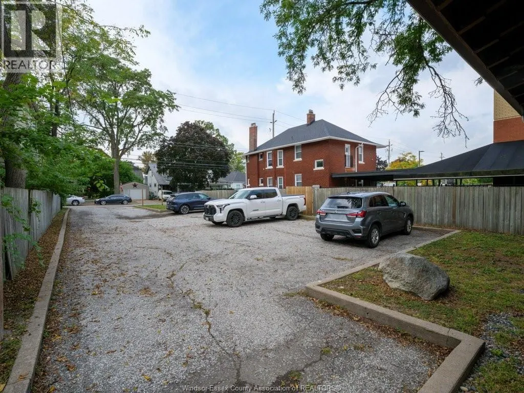 1279 Ouellette AVENUE