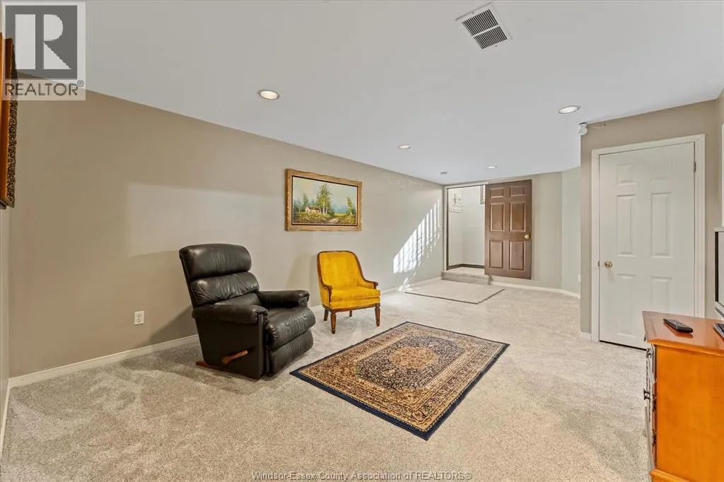 4225 Old West