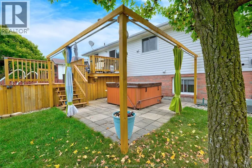 247 WILLOW-WOOD