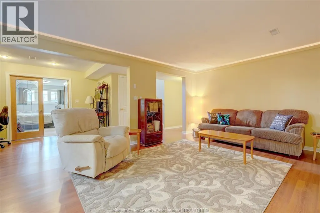 247 WILLOW-WOOD