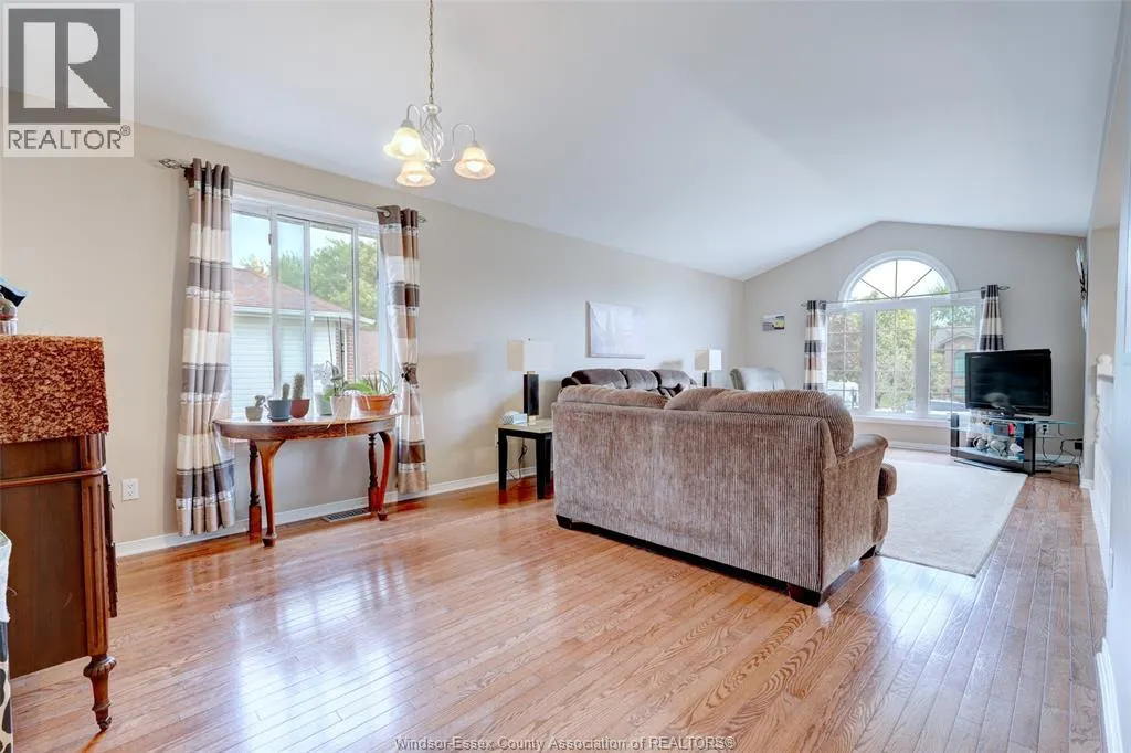 247 WILLOW-WOOD