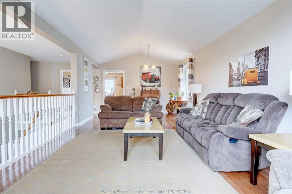 247 WILLOW-WOOD