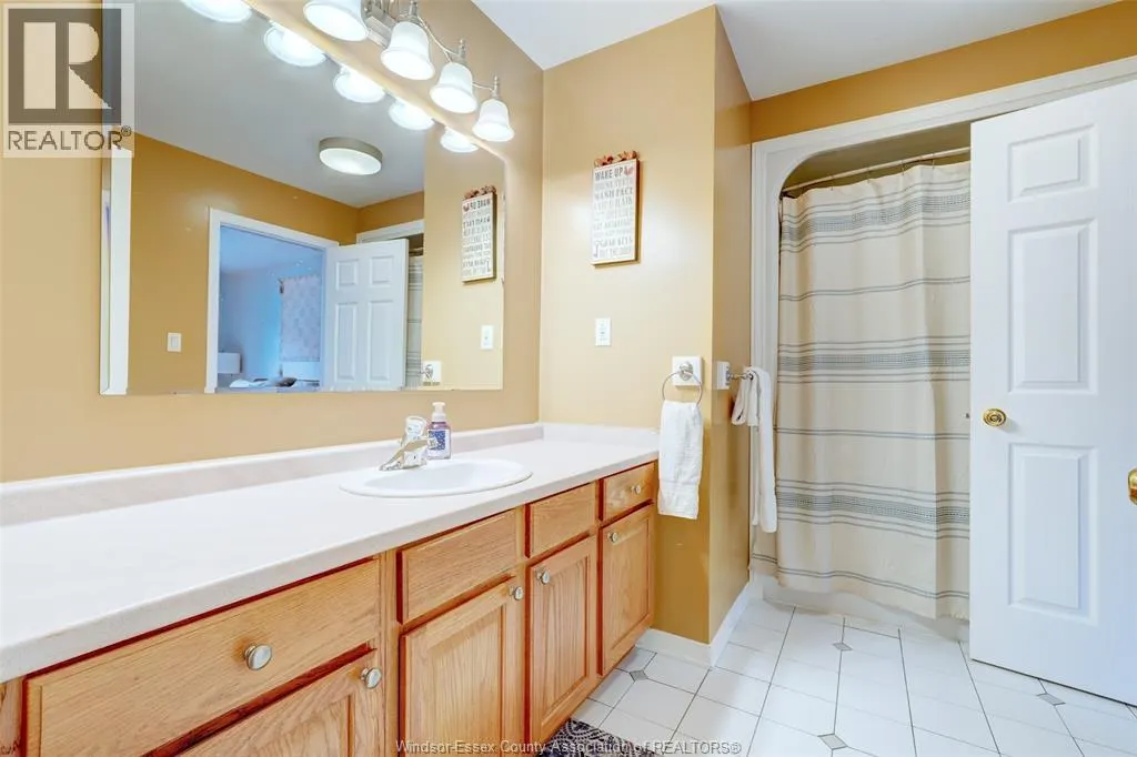 247 WILLOW-WOOD