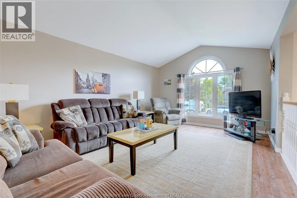 247 WILLOW-WOOD