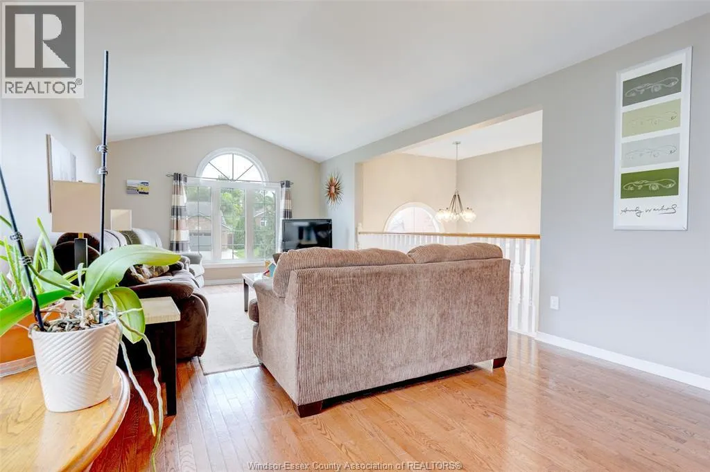 247 WILLOW-WOOD