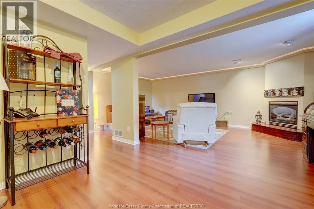 247 WILLOW-WOOD