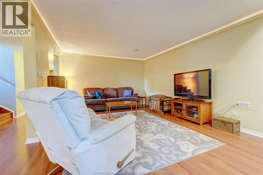 247 WILLOW-WOOD