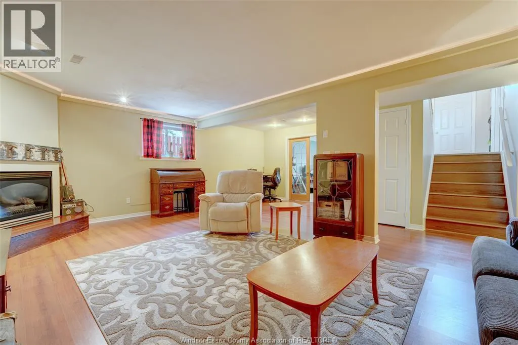 247 WILLOW-WOOD