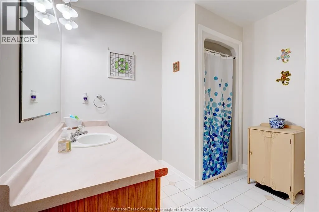 247 WILLOW-WOOD
