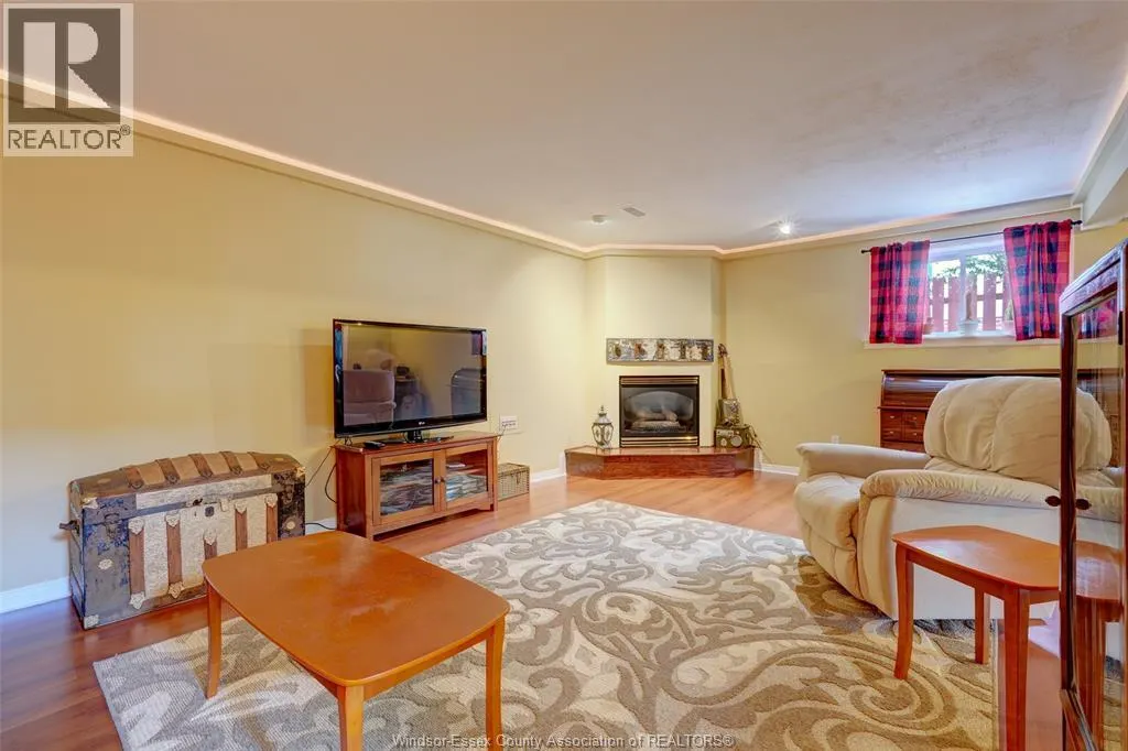 247 WILLOW-WOOD