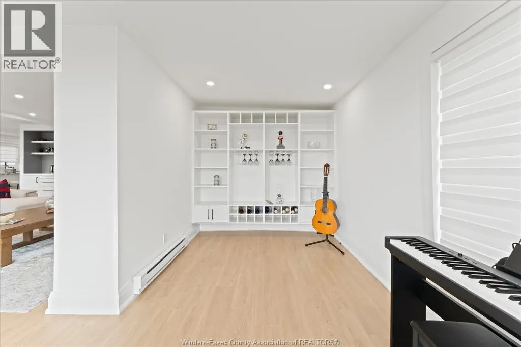8190 RIVERSIDE DRIVE East