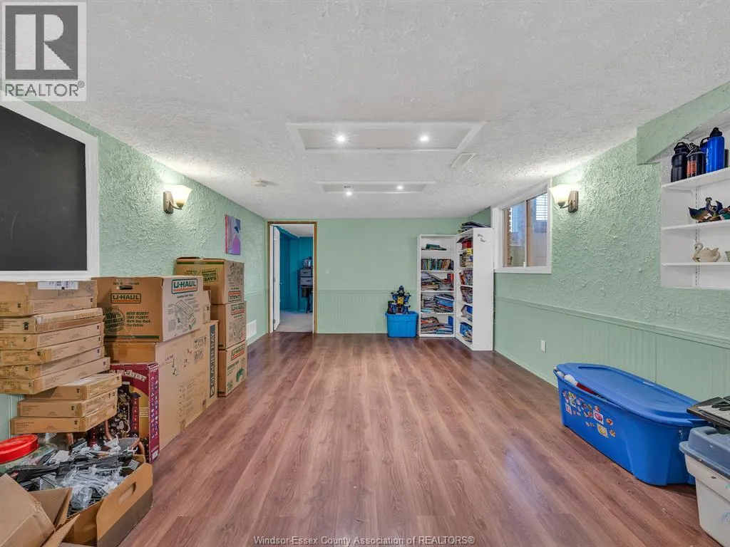 9556 CHESTNUT DRIVE