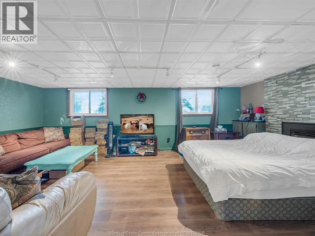 9556 CHESTNUT DRIVE