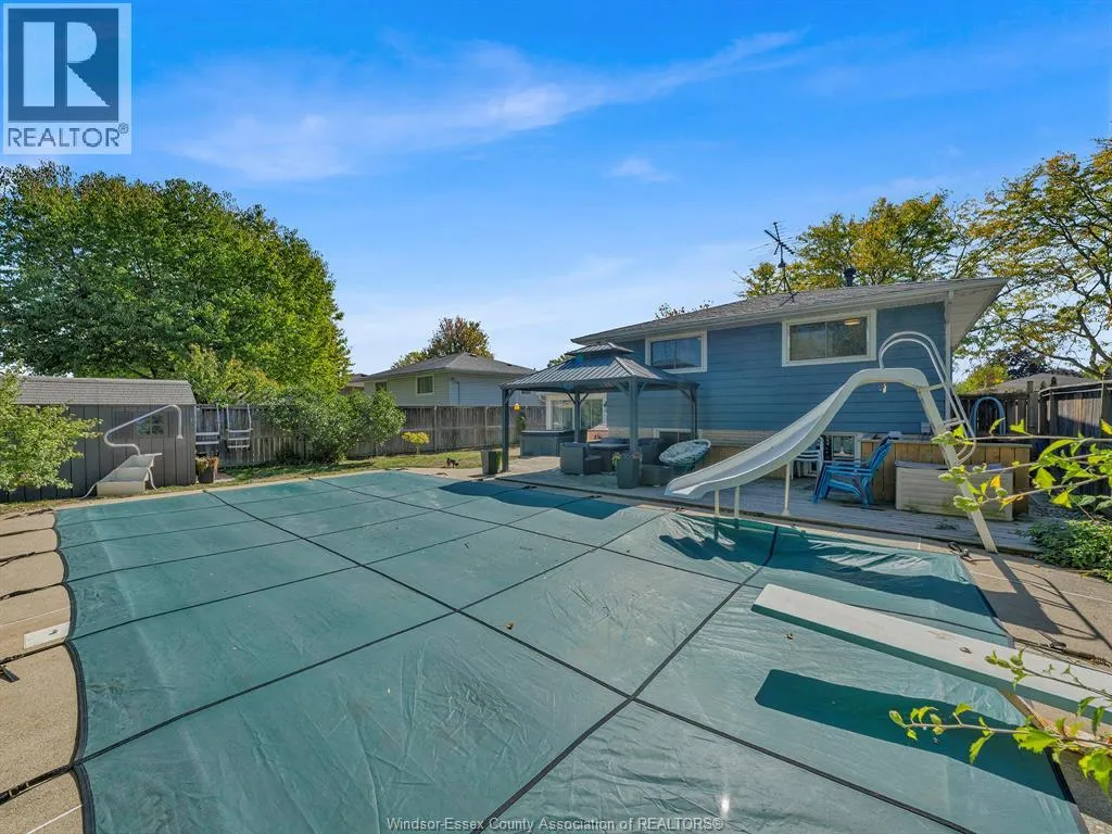 9556 CHESTNUT DRIVE