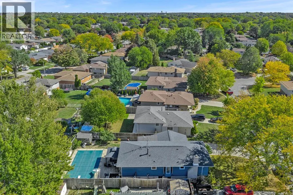 9556 CHESTNUT DRIVE