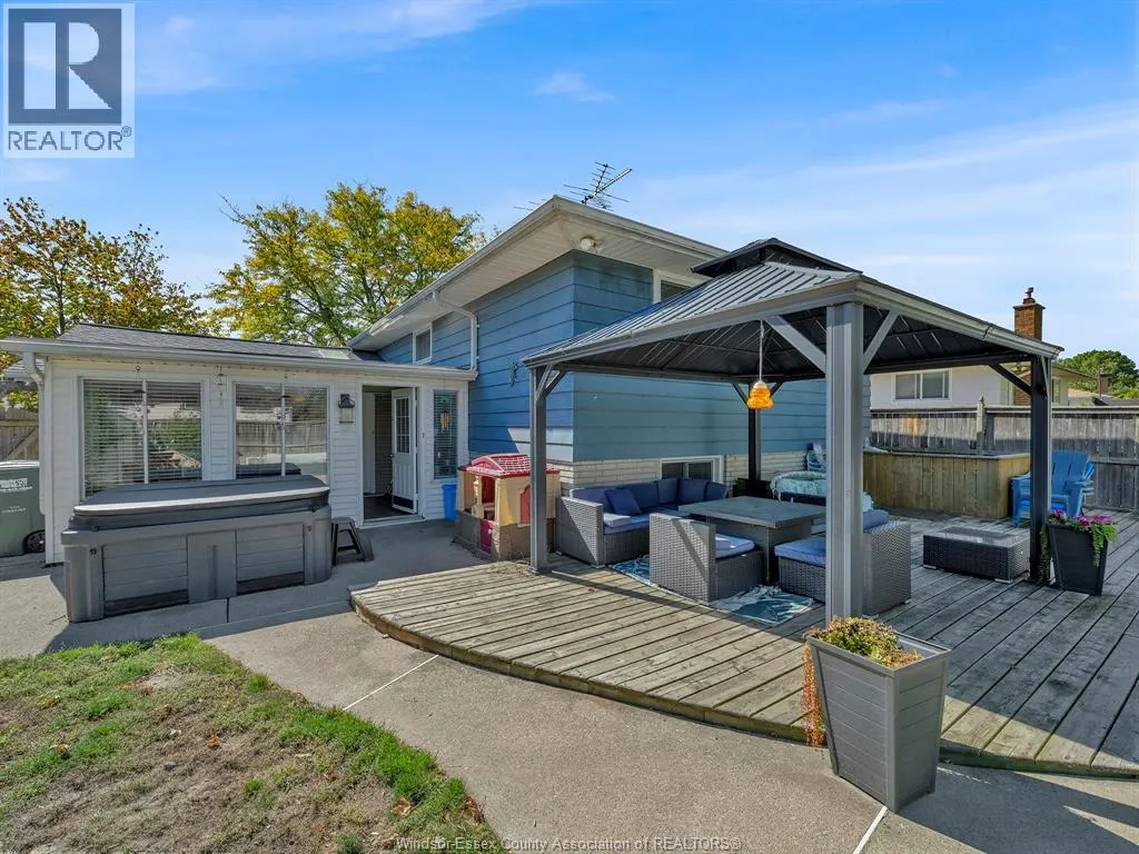 9556 CHESTNUT DRIVE