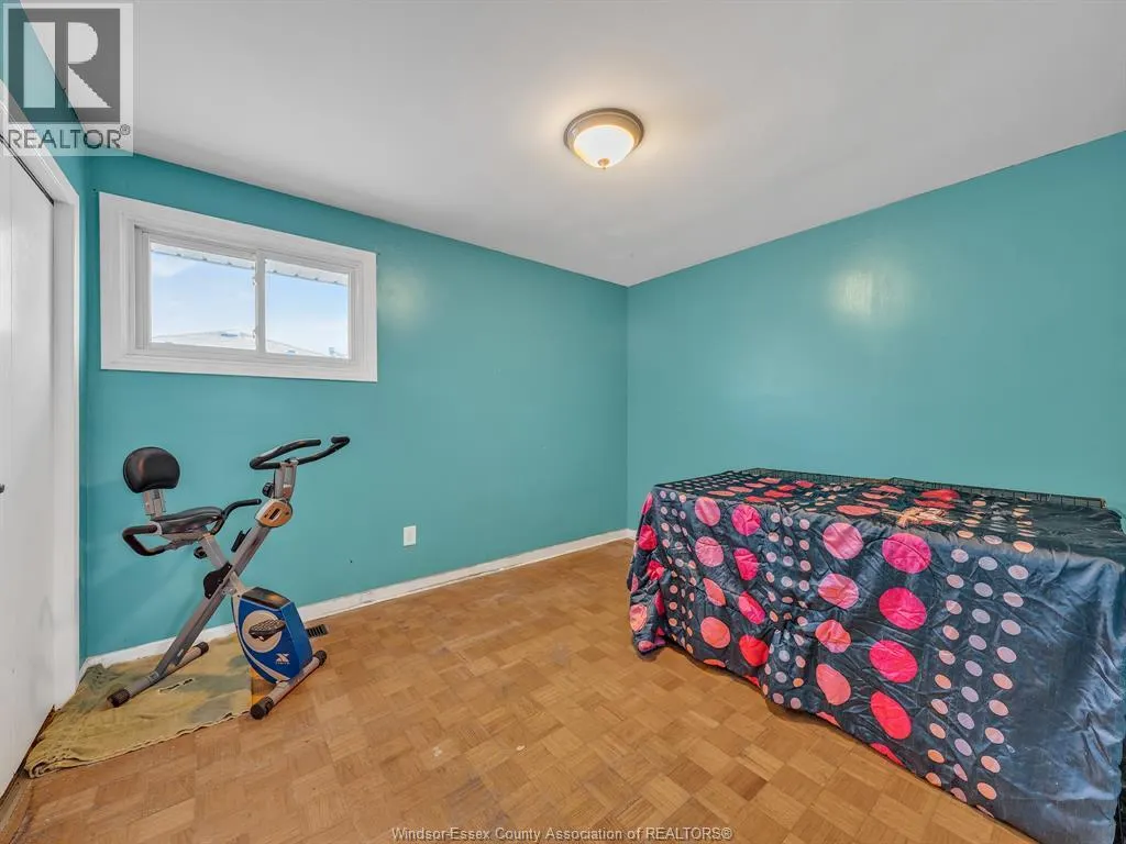 9556 CHESTNUT DRIVE