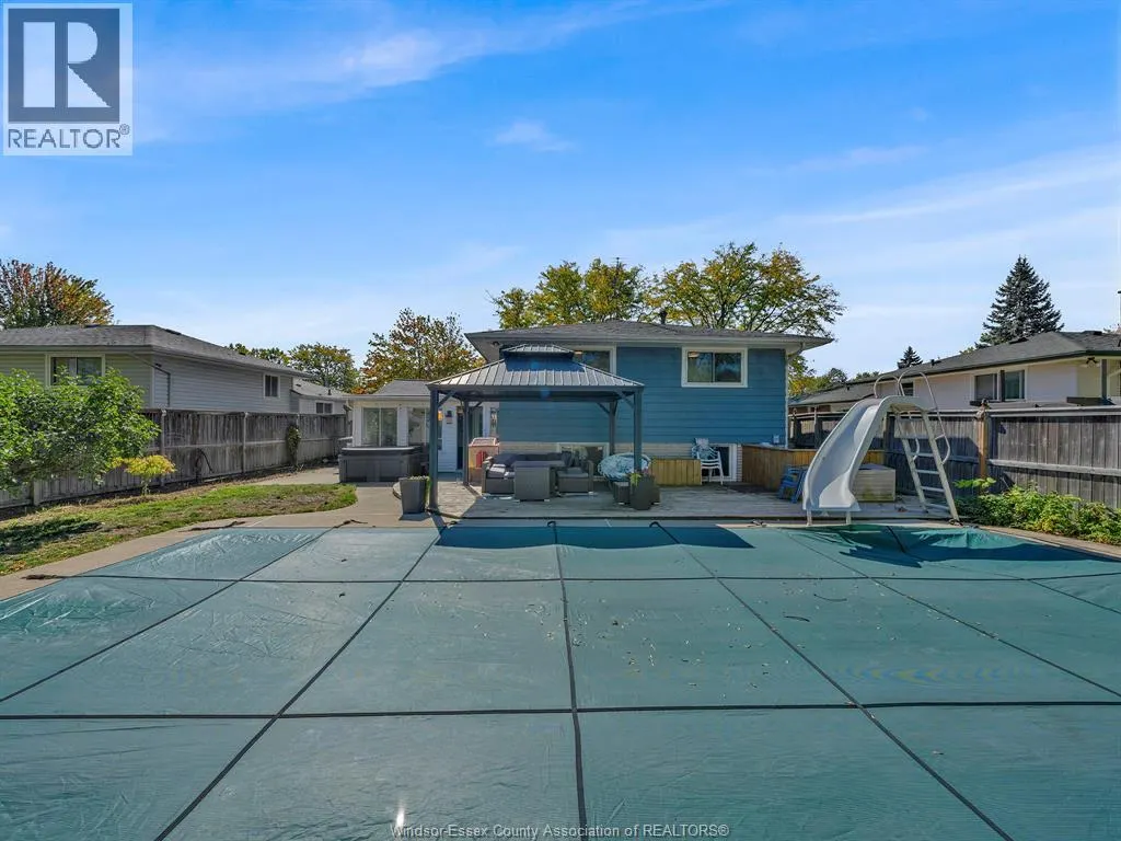 9556 CHESTNUT DRIVE