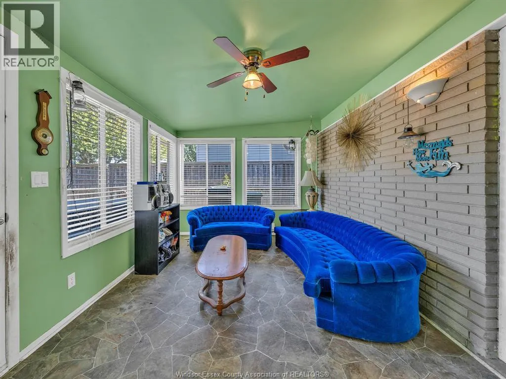 9556 CHESTNUT DRIVE