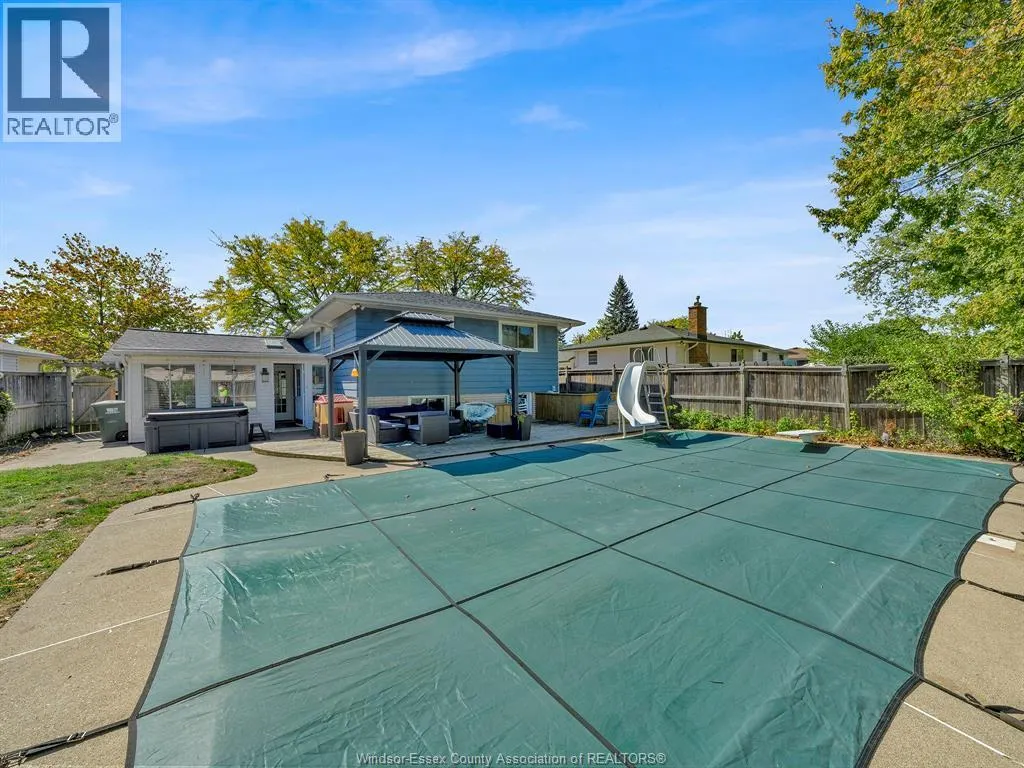 9556 CHESTNUT DRIVE