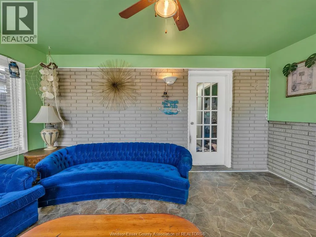 9556 CHESTNUT DRIVE