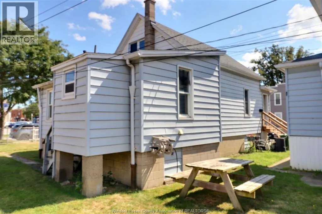 988 ALBERT ROAD