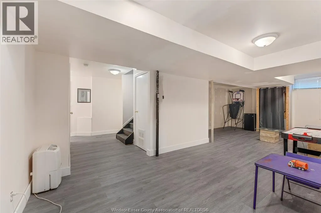 360 RIDGEVIEW PLACE North