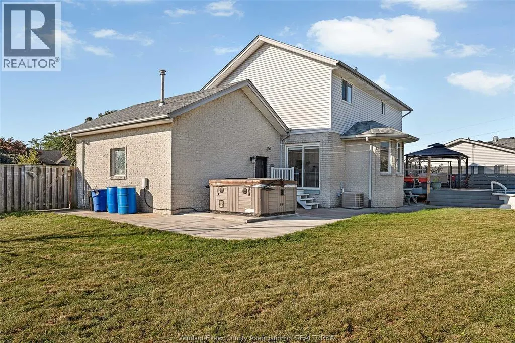 360 RIDGEVIEW PLACE North